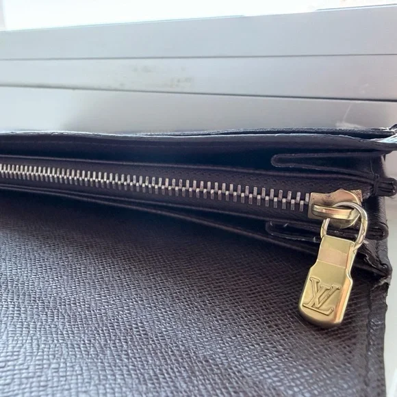 Louis Vuitton Damier Ebene Sarah Wallet - Picture 4 of 6
